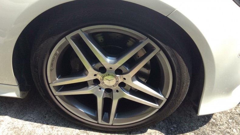 タイヤホイール前