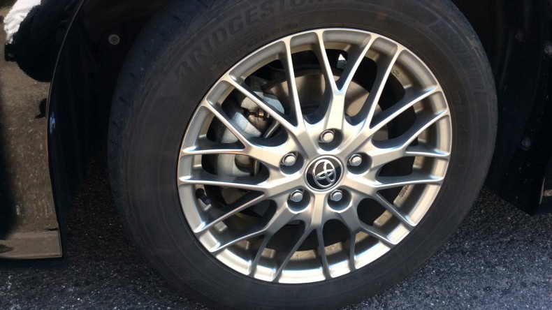 タイヤホイール前