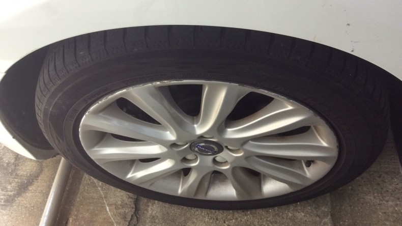 タイヤホイール前