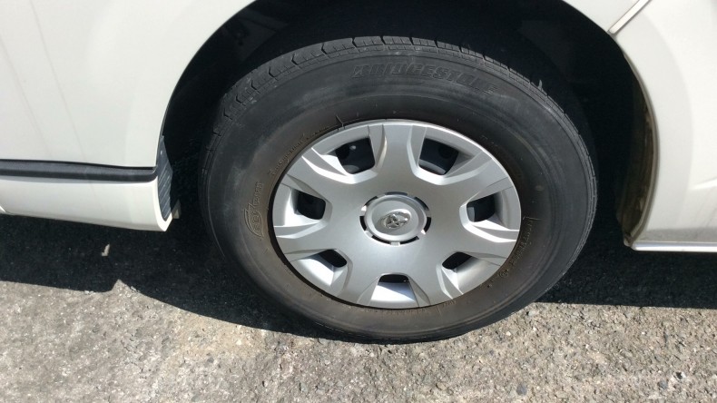 タイヤホイール前