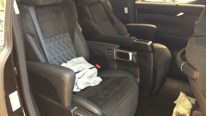 内装後方シート