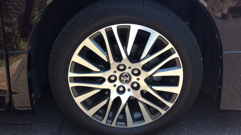 タイヤホイール前