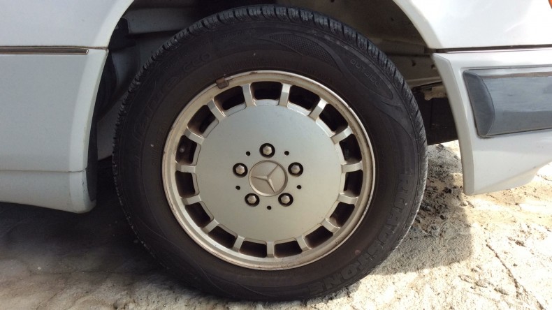 タイヤホイール前