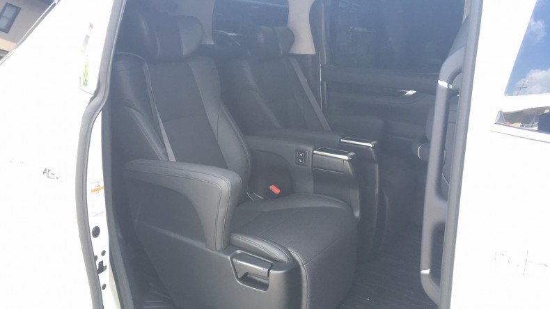 内装後方シート