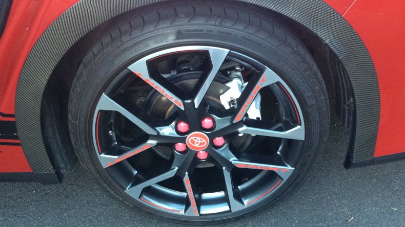 タイヤホイール前