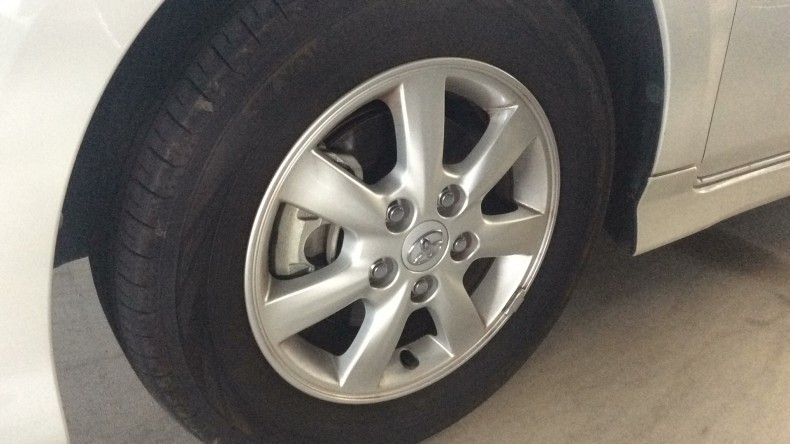 タイヤホイール前