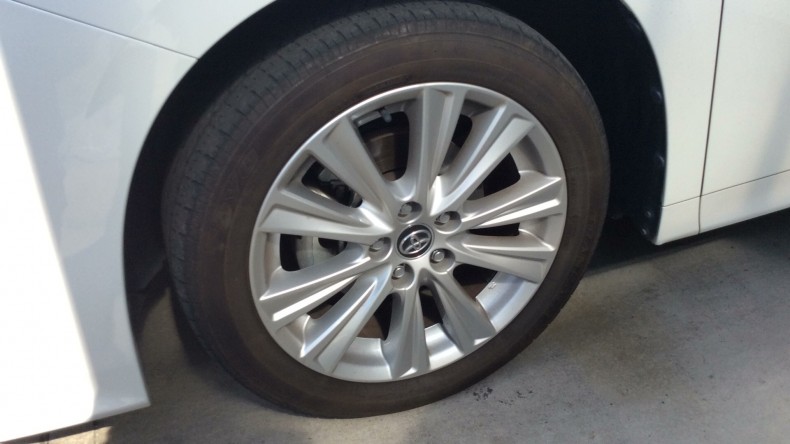 タイヤホイール前