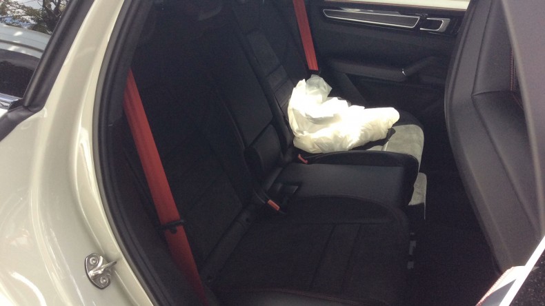 内装後方シート