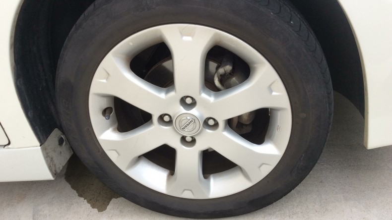 タイヤホイール前