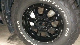 タイヤホイール前