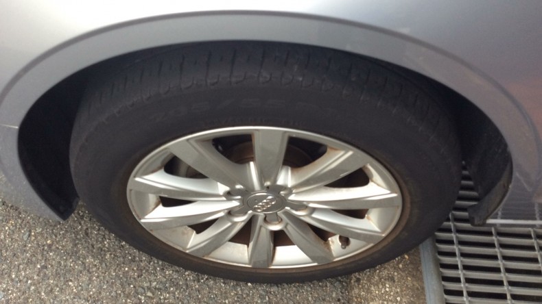 タイヤホイール前