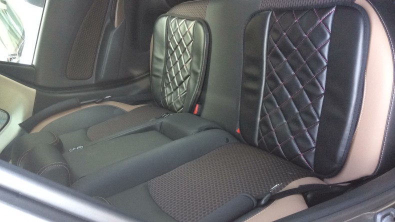 内装後方シート