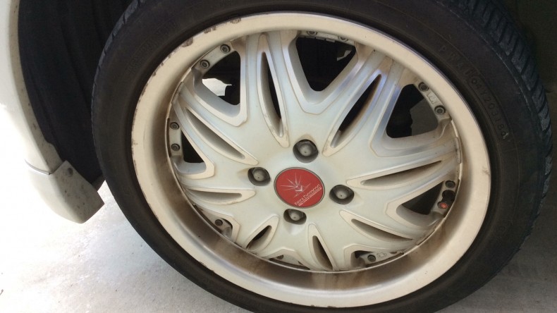 タイヤホイール前