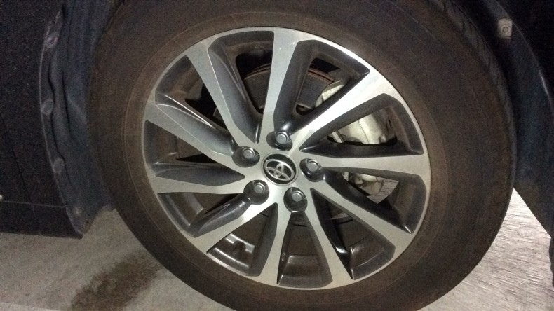 タイヤホイール前