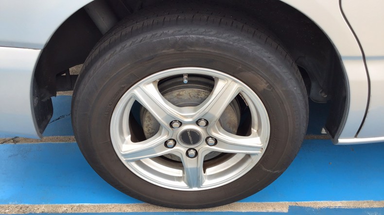 タイヤホイール前