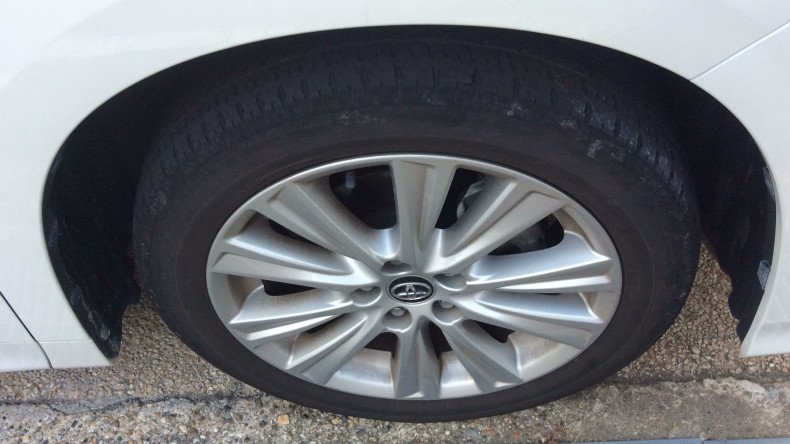 タイヤホイール前