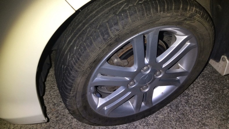 タイヤホイール前