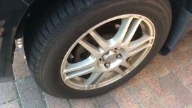 タイヤホイール前