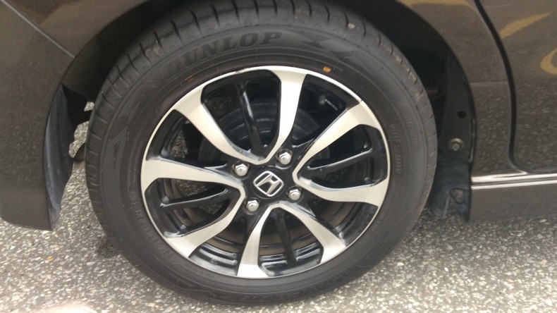 タイヤホイール前