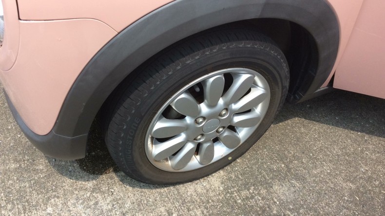 タイヤホイール前