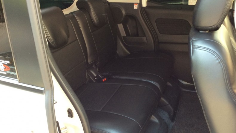 内装後方シート