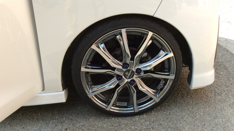 タイヤホイール前