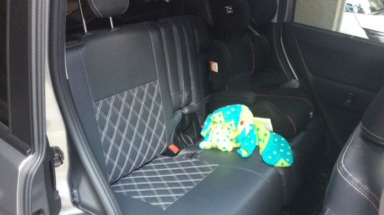 内装後方シート