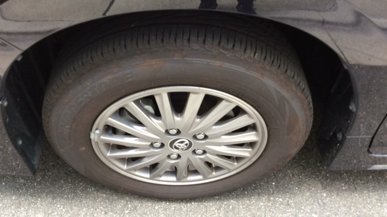 タイヤホイール前