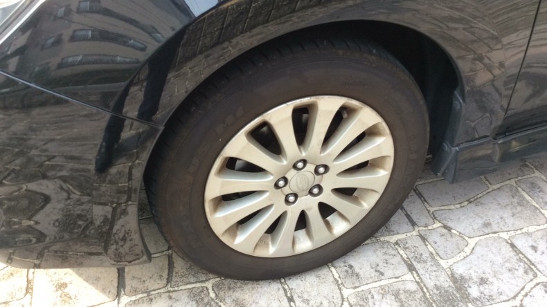 タイヤホイール前