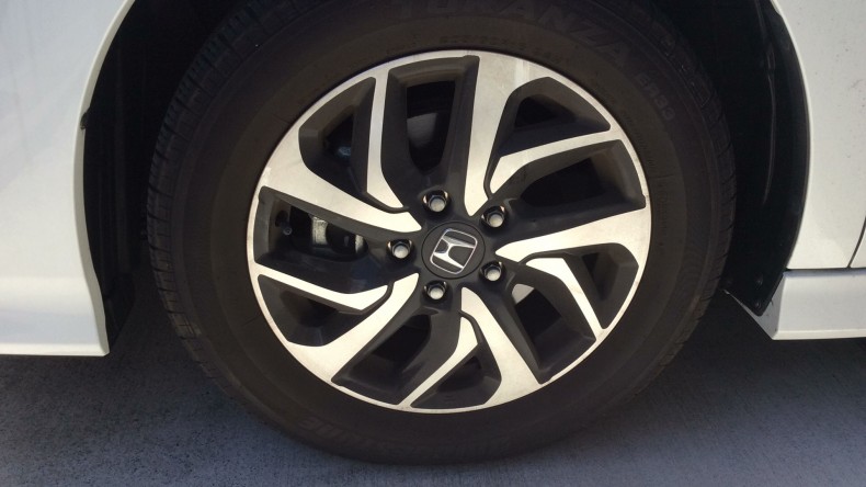 タイヤホイール前