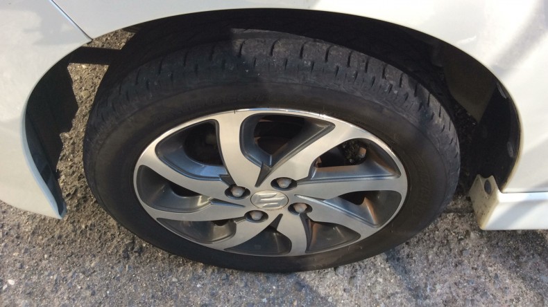 タイヤホイール前