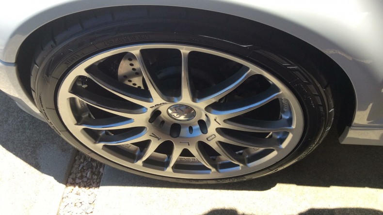 タイヤホイール前