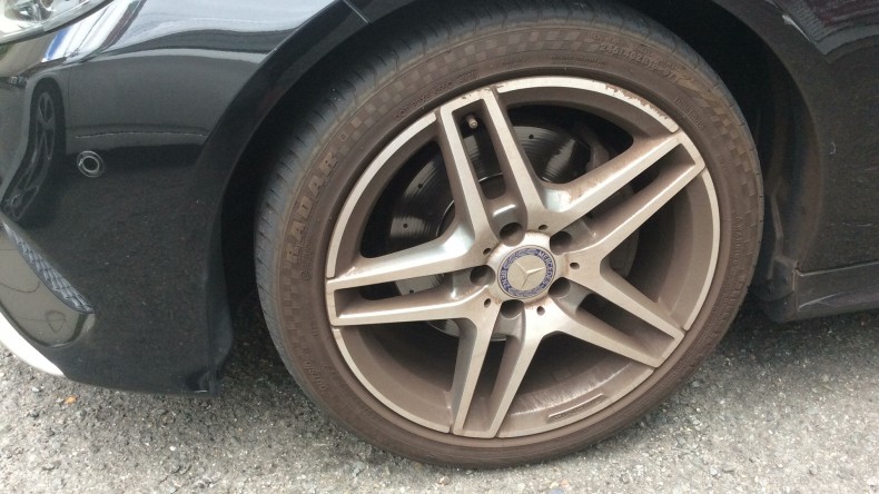 タイヤホイール前