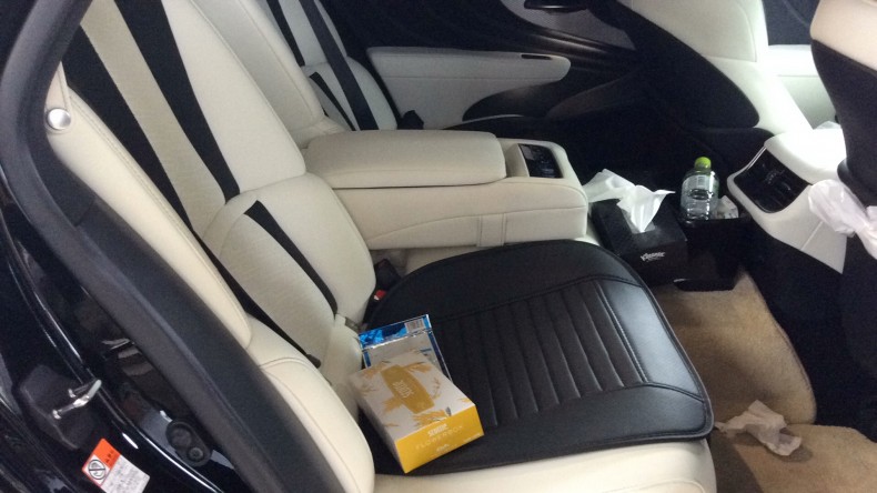 内装後方シート