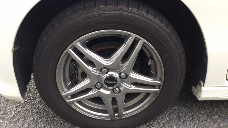 タイヤホイール前