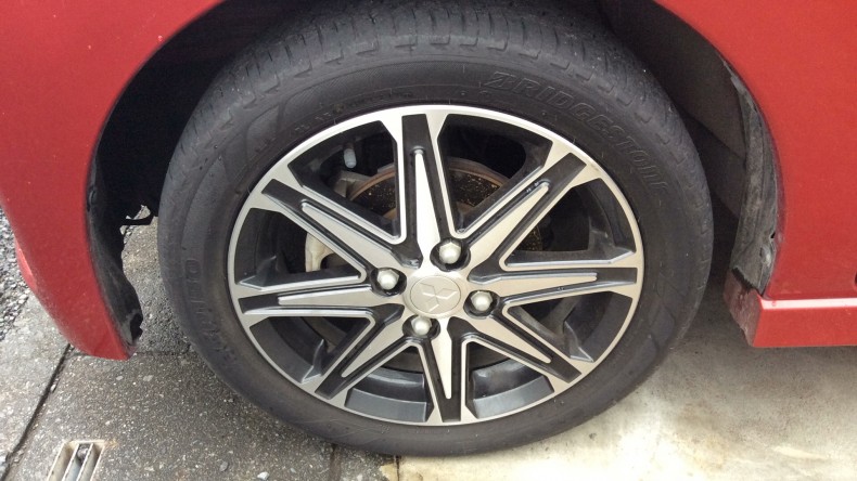 タイヤホイール前