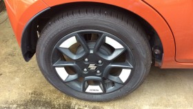 タイヤホイール前