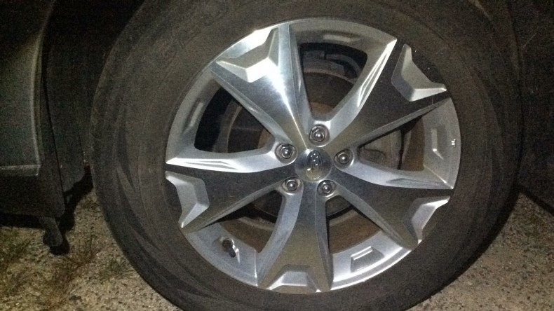 タイヤホイール前