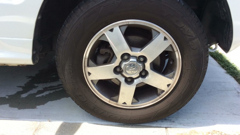 タイヤホイール前