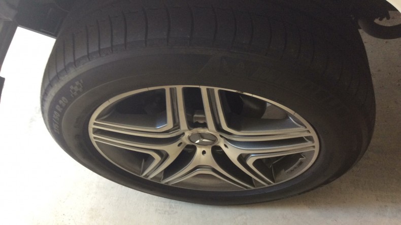 タイヤホイール前