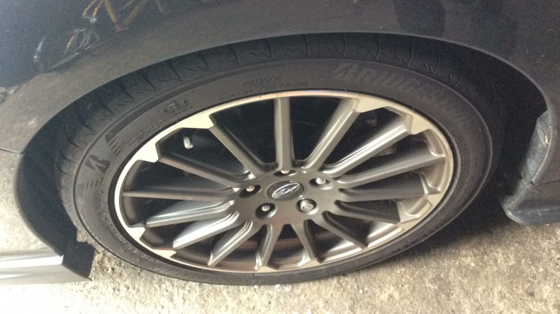 タイヤホイール前