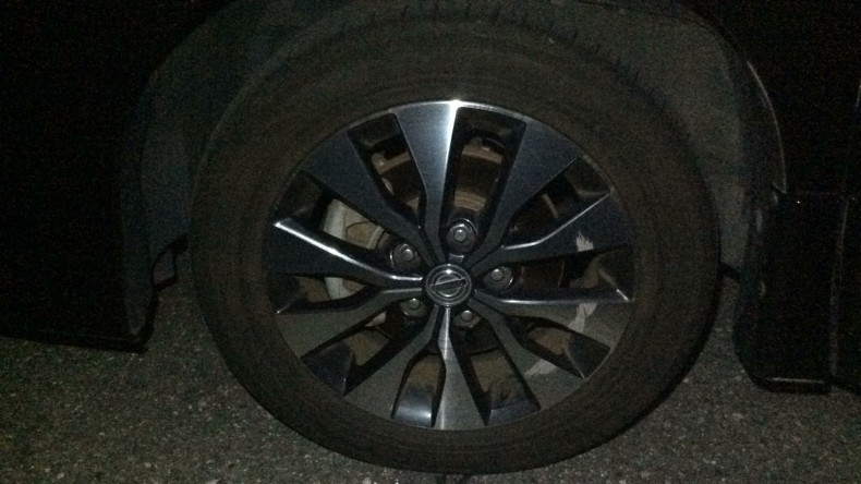 タイヤホイール前