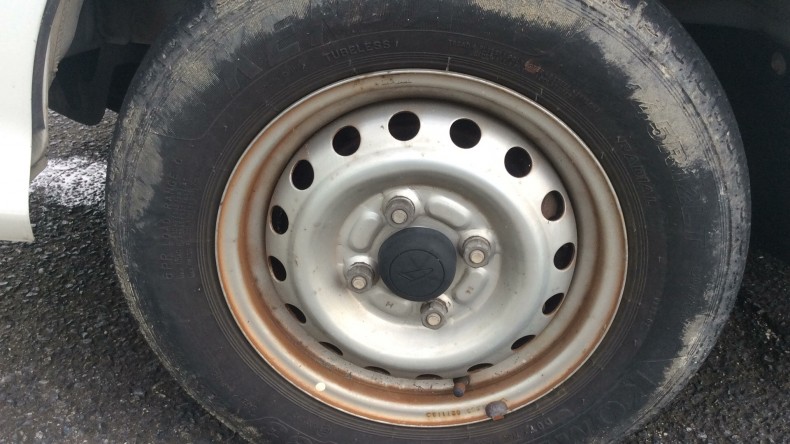 タイヤホイール前