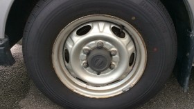 タイヤホイール前