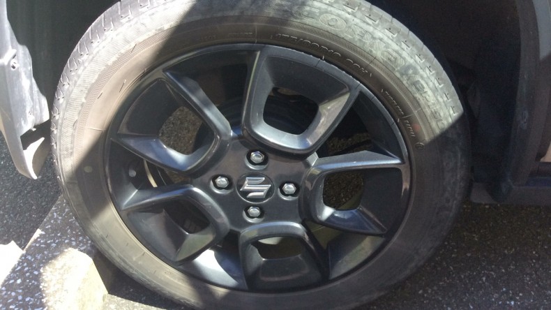 タイヤホイール前