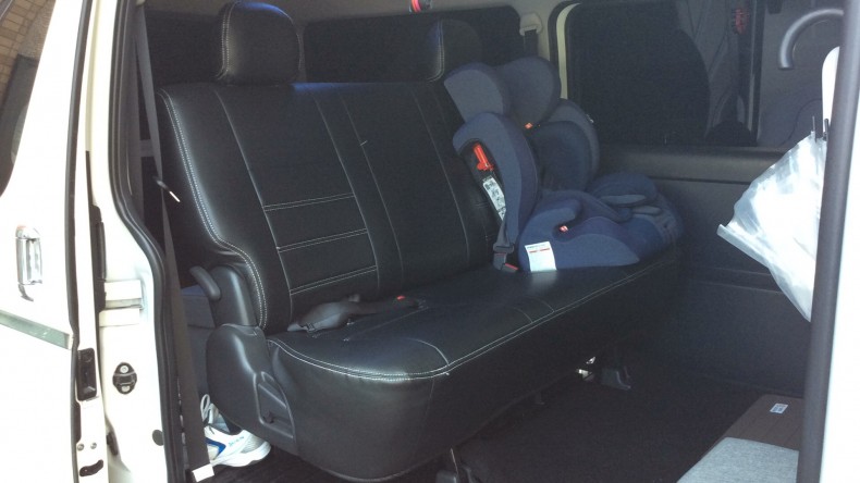 内装後方シート