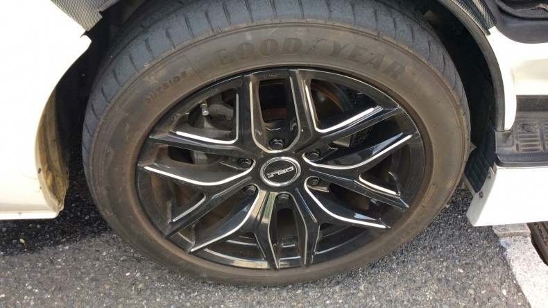 タイヤホイール前