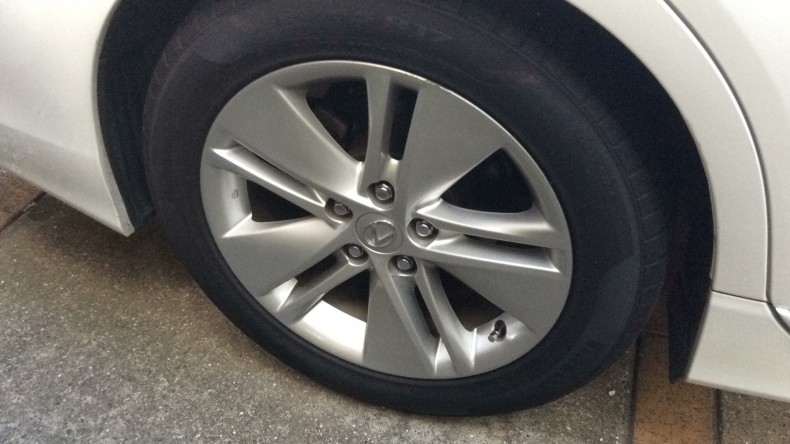 タイヤホイール前