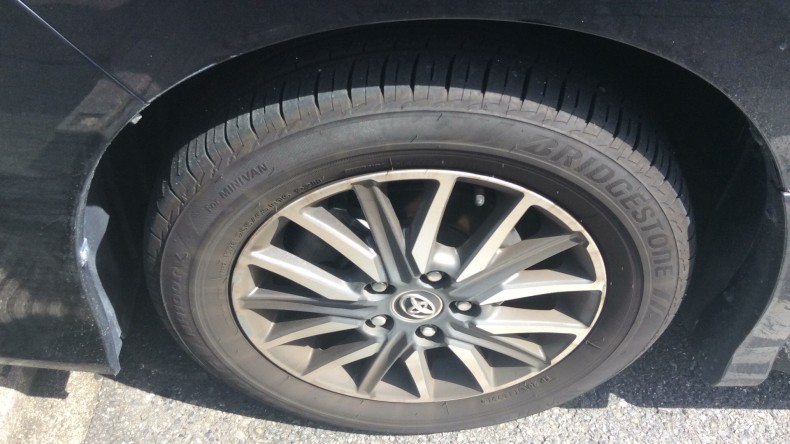 タイヤホイール前