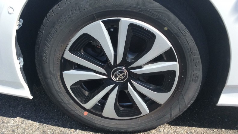 タイヤホイール前